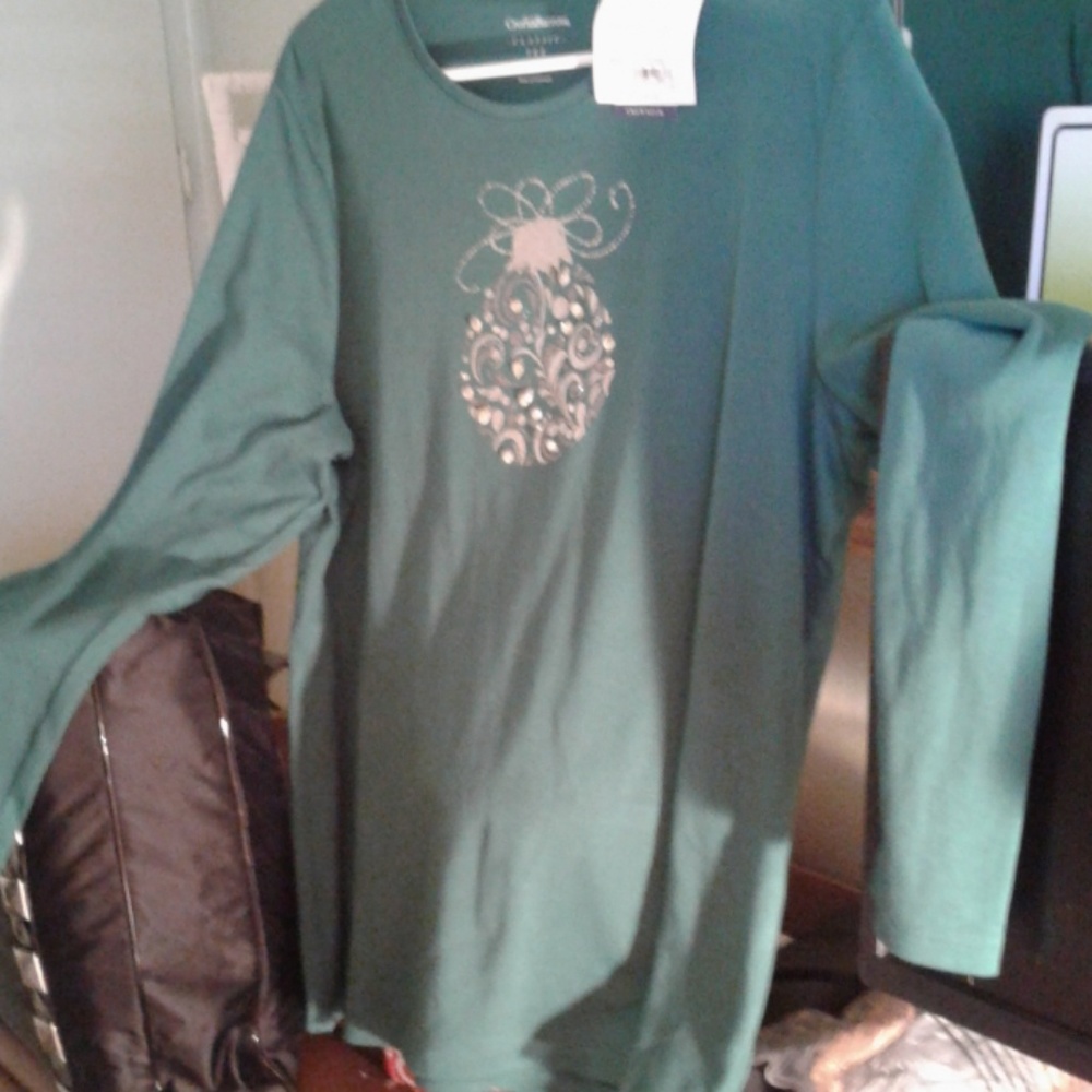 Croft  and Barrow Christmas long sleeve gee